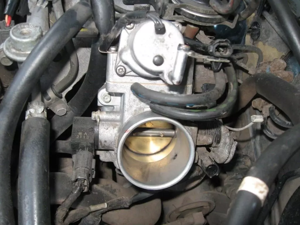 Очистка дроссельной заслонки Mazda 626 ge