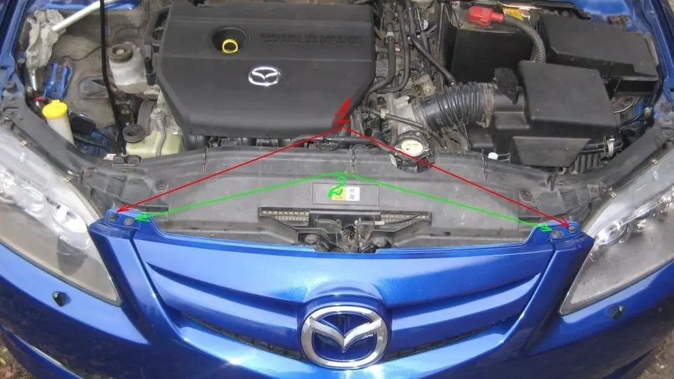 Снятие бампера Mazda 6 шаг 1