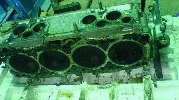Головка блока цилиндров Mazda 626