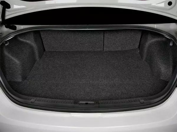 Багажное отделение седана Mazda 6 GH.